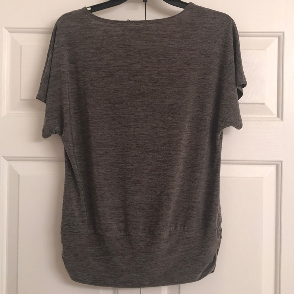 💜Tops 3 for $15 - add to bundle - Picture 5 of 7